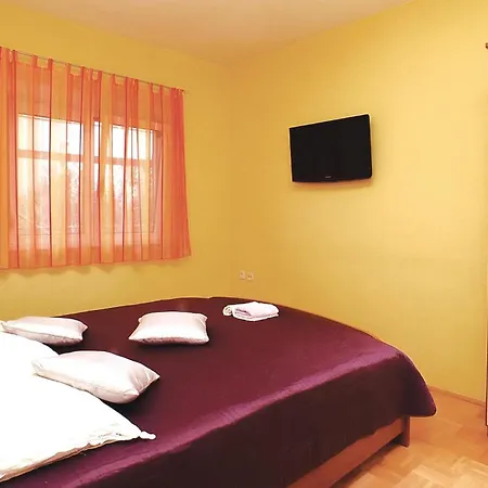 3 Bedroom Cozy In Kastel Stafilic Kaštela