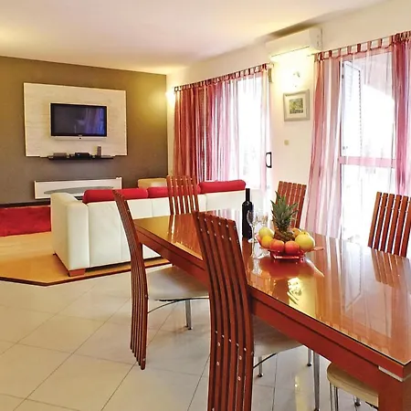 3 Bedroom Cozy In Kastel Stafilic Kaštela