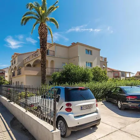 3 Bedroom Cozy In Kastel Stafilic