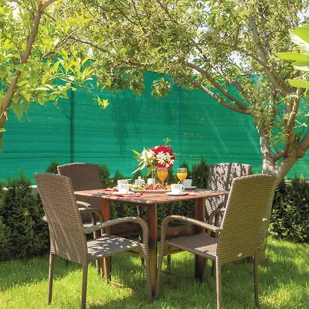3 Bedroom Cozy In Kastel Stafilic