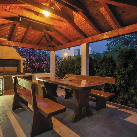 3 Bedroom Cozy In Kastel Stafilic Kaštela
