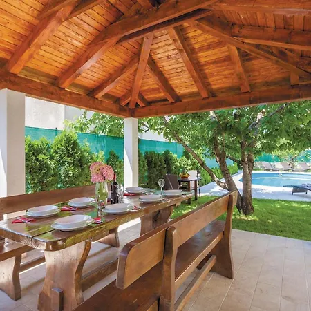 3 Bedroom Cozy In Kastel Stafilic Kaštela