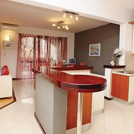 Stunning In Kastel Stafilic Apartament