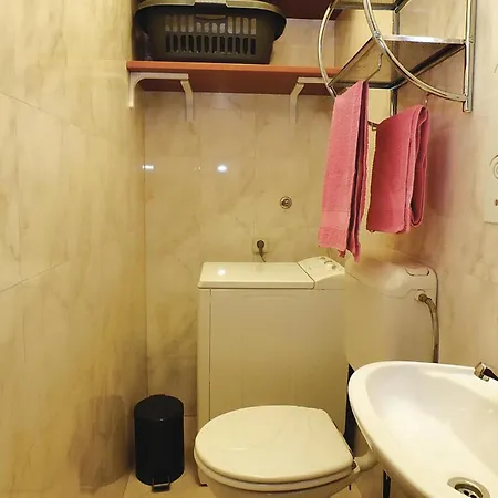 Апартаменты 3 Bedroom Cozy In Kastel Stafilic Каштела